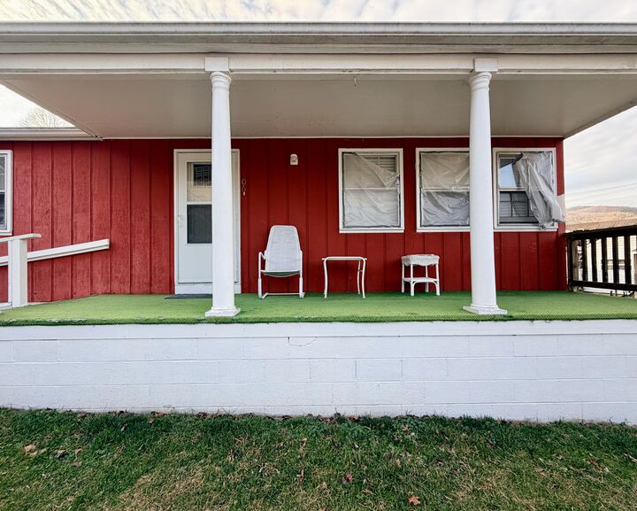 Property Photo:  106 State Square  KY 40823 