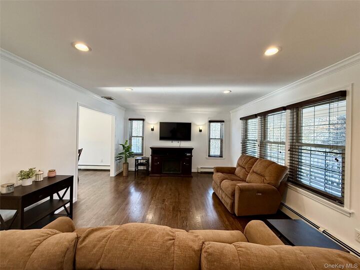 Property Photo:  4 Sheila Court  NY 11949 