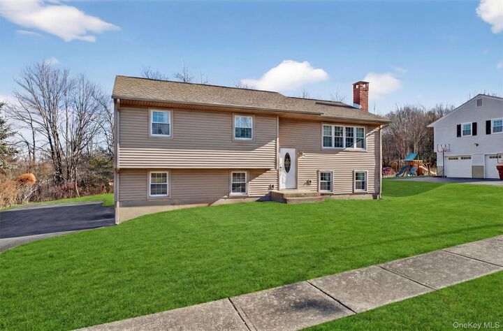 Property Photo:  11 Hilltop Lane  NY 10990 