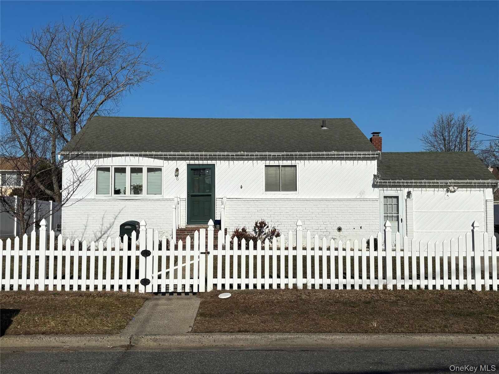 Property Photo:  6 E Kissimee Road  NY 11757 