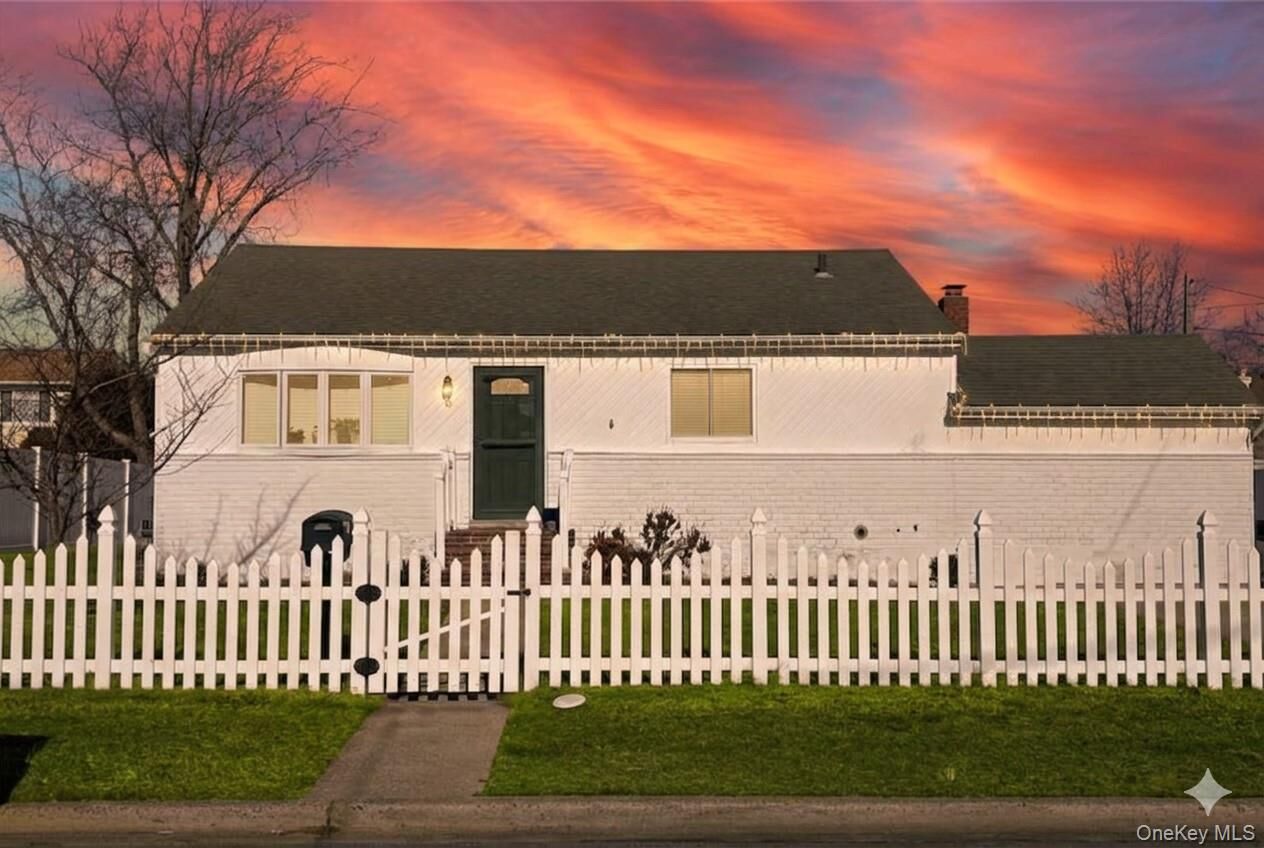 Property Photo:  6 E Kissimee Road  NY 11757 