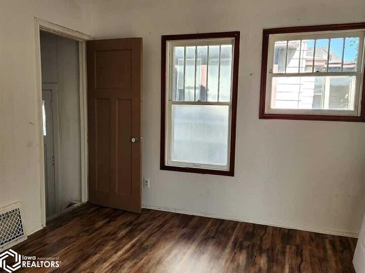 Property Photo:  146 S Central Avenue  IA 52601 