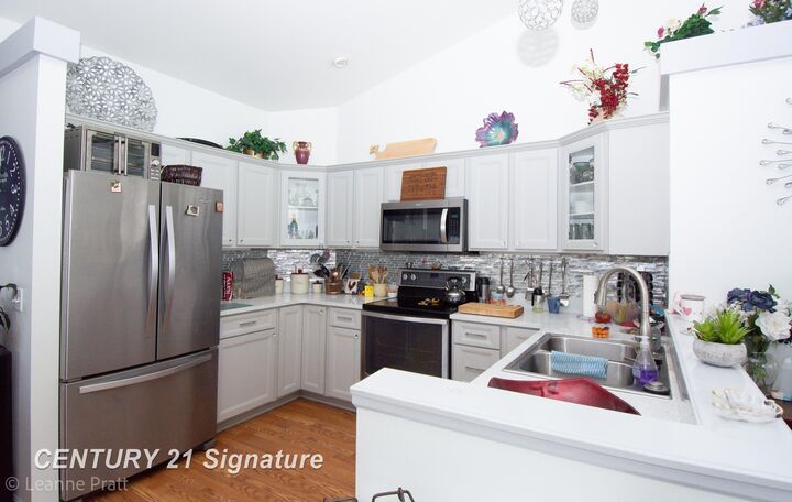 Property Photo: 241 Aberdeen Court Unit 11 Bldg 6 MI 48433