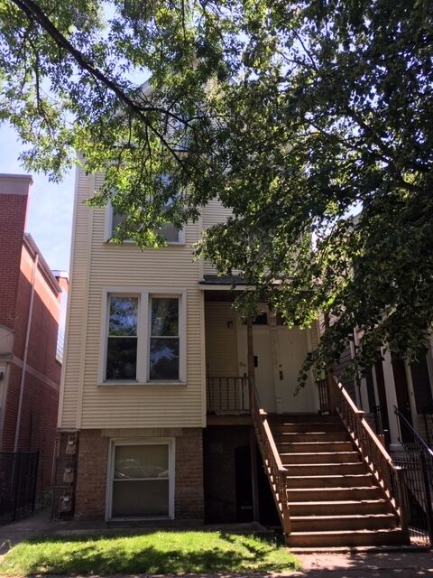 Property Photo:  1749 W Barry Avenue  IL 60657 