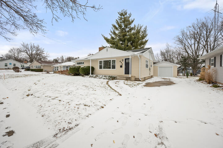Property Photo: 400 Kishwaukee Drive IL 60178
