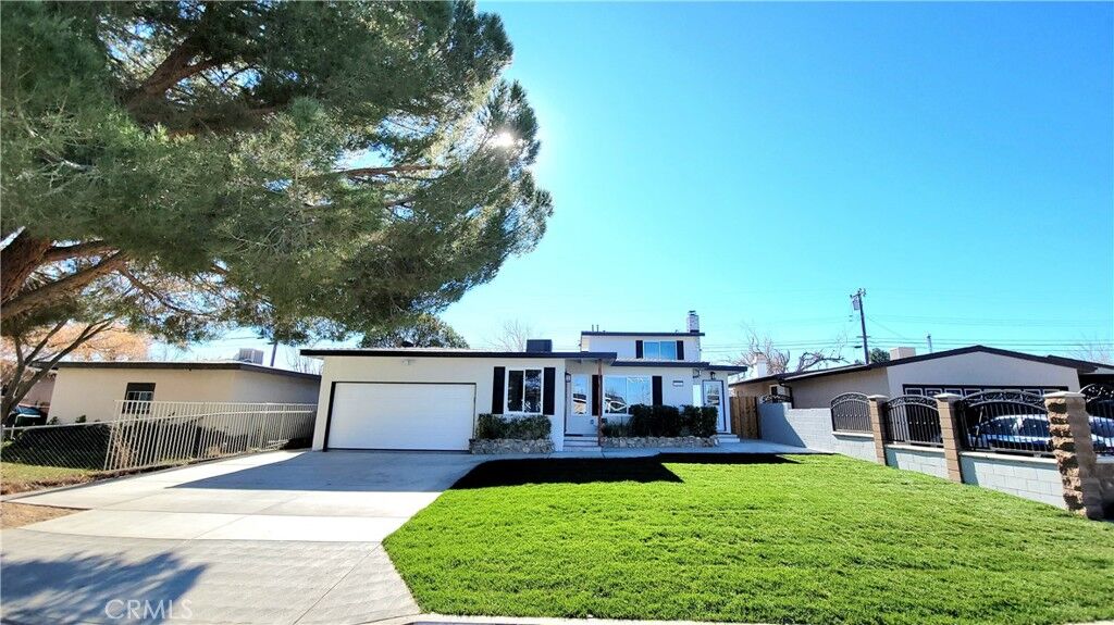 Property Photo: 1826 E Avenue Q12 CA 93550