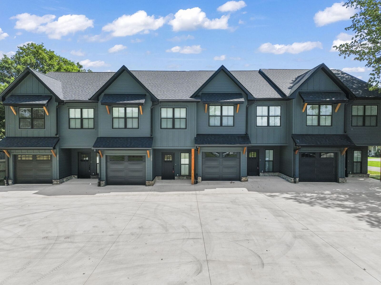 Property Photo: 211 Porter St S TN 37398