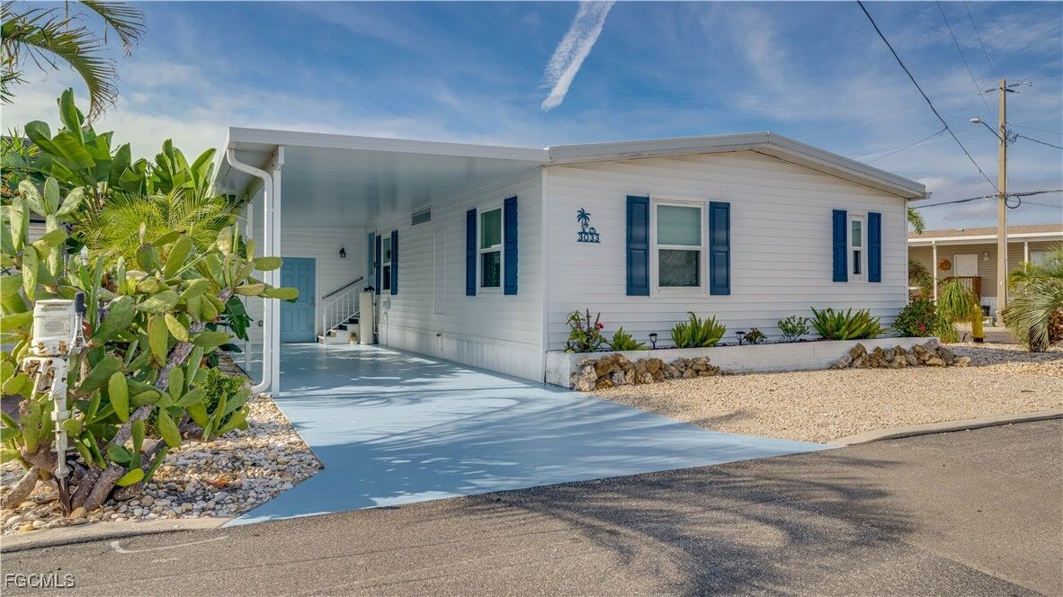 Property Photo:  3033 Bounty Lane  FL 33956 