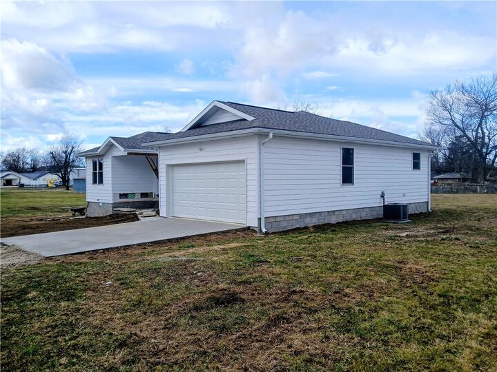 Property Photo:  100 W 7th Street  AR 72638 