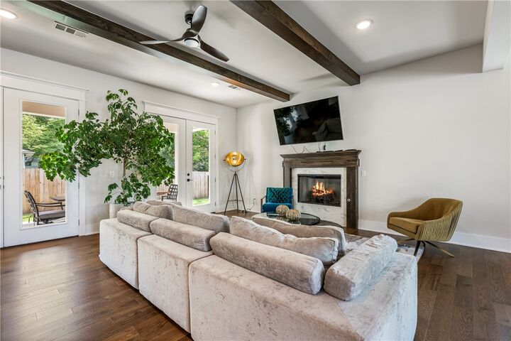 Property Photo:  2036 N Dutton Place  AR 72703 