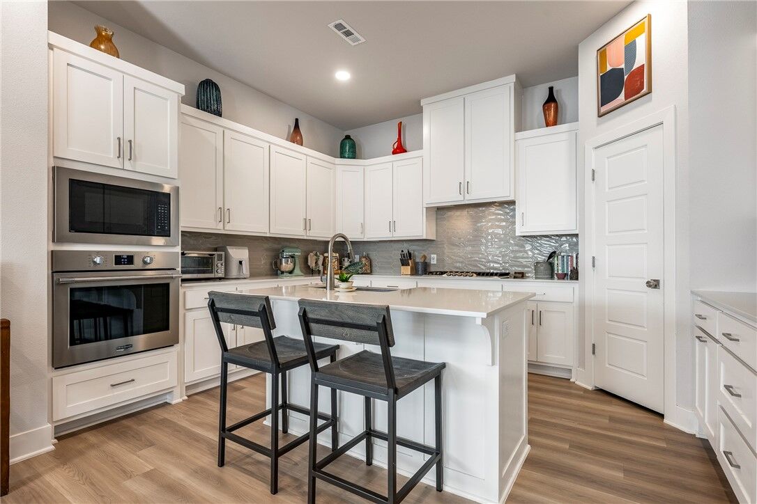 Property Photo: 6207 SW Prism Path Street AR 72713