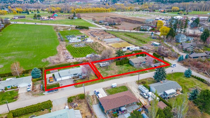 Photo de la propriété:  3259 St. Amand Road  BC V1W 3P2 