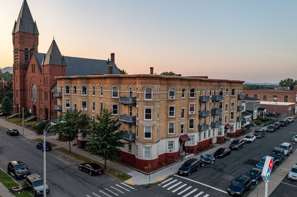 Property Photo:  173 Elm Street 3lr  MA 01040 