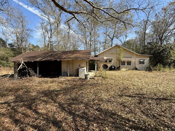 Property Photo:  348 Lawlis Rd  LA 70634 