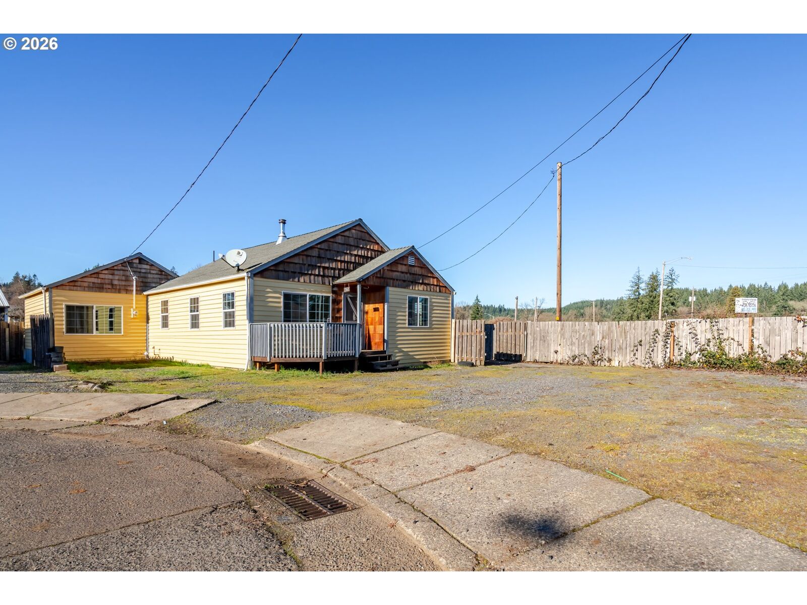 Property Photo: 1360 2nd Ave OR 97386