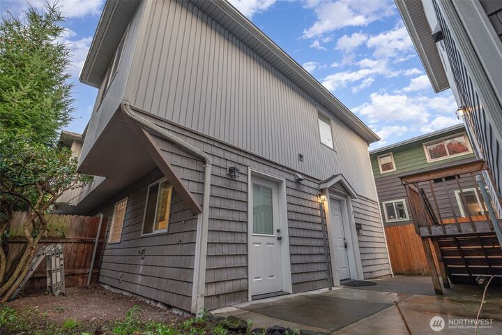 Property Photo: 128 20th Avenue E 2 WA 98112