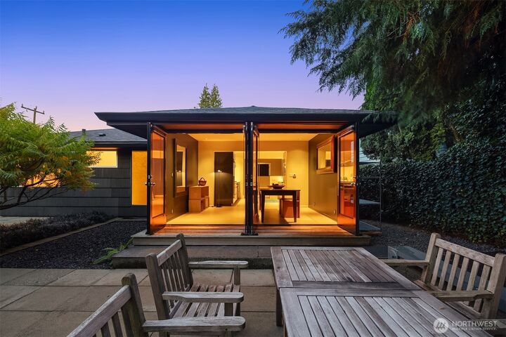 Property Photo:  1207  26th Avenue E  WA 98112 