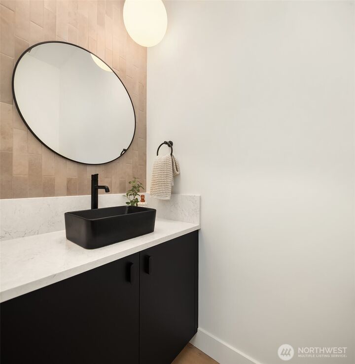 Property Photo:  822  165th Avenue NE  WA 98008 