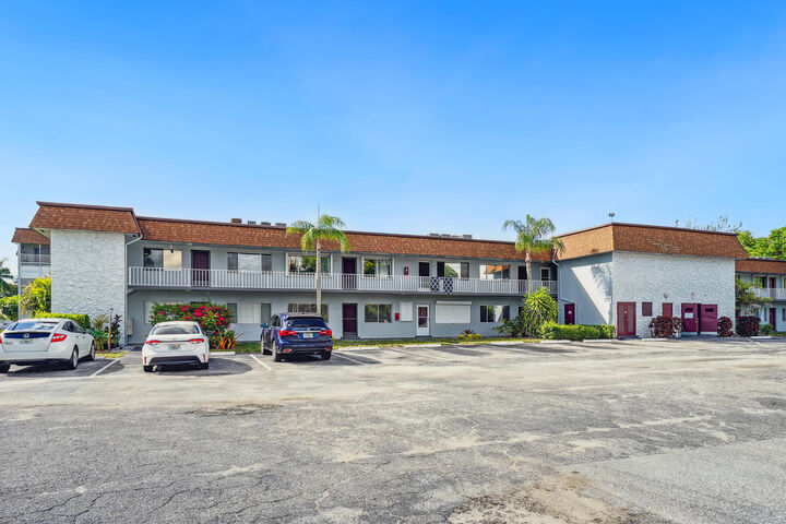 Property Photo:  2878 Donnelly Drive 106  FL 33462 