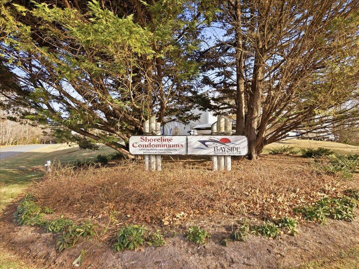 Property Photo:  219 Shoreline Marina Cir 122  VA 24121 