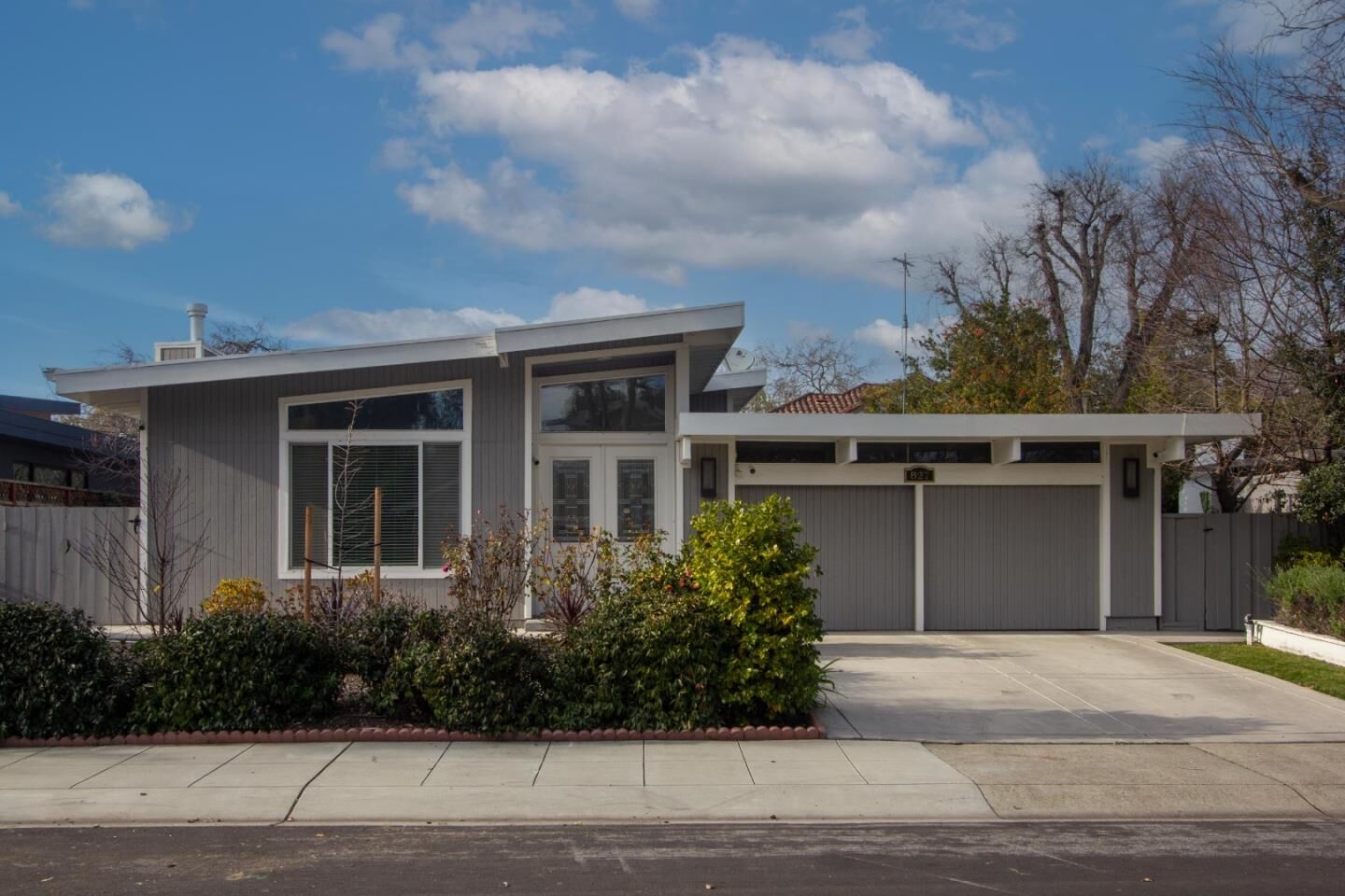 Property Photo: 827 Richardson Court CA 94303