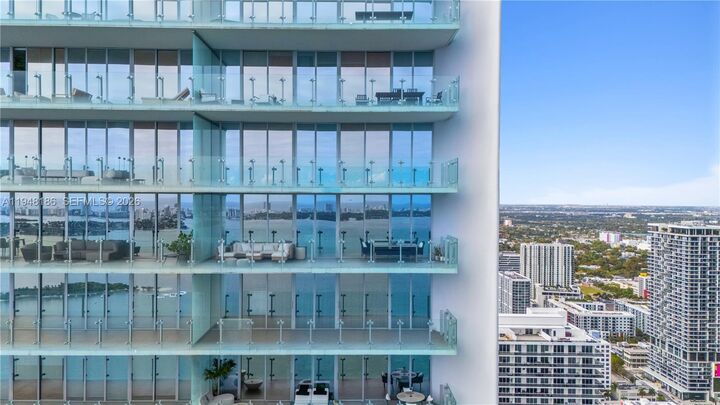 Property Photo:  700 NE 26th Ter 4701  FL 33137 