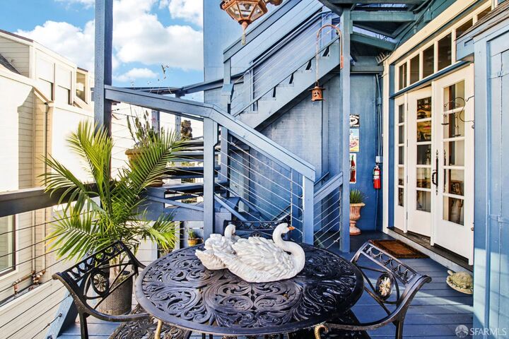 Property Photo:  560 Lyon Street  CA 94117 