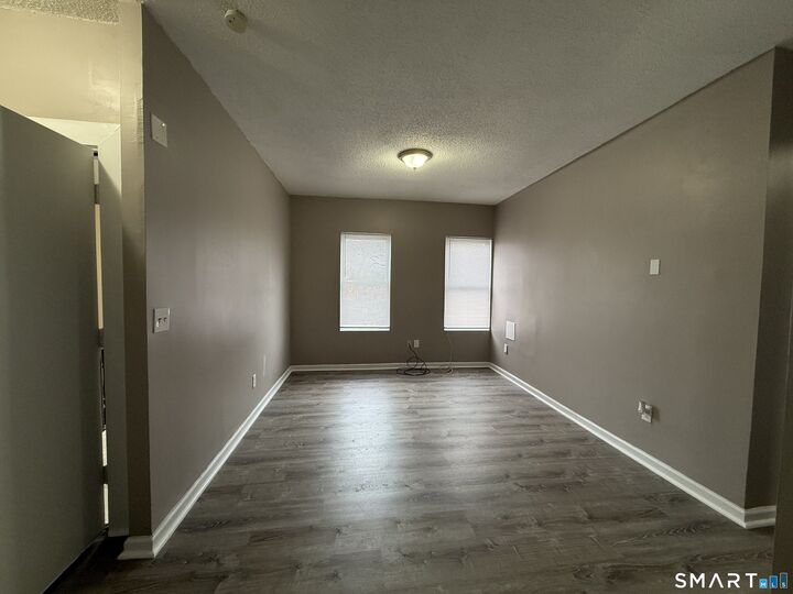 Property Photo:  5 Winter Street  CT 06120 