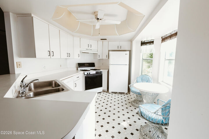 Property Photo:  905 Maplewood Court  FL 32940 