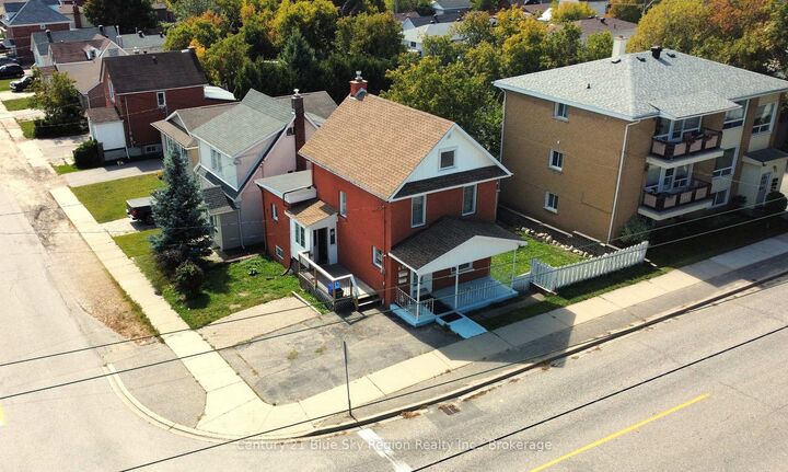 Photo de la propriété:  695 High Street  ON P1B 6R9 