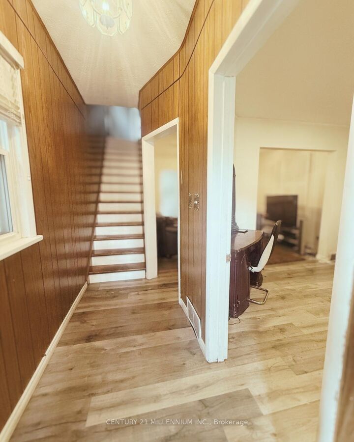 Photo de la propriété: 237 Balsam Avenue S ON L8M 3B9