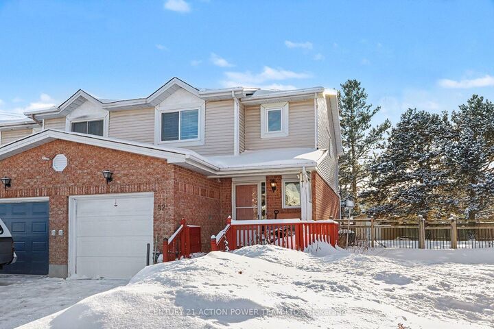 Photo de la propriété:  82 Burlington Crescent  ON K1T 3K4 