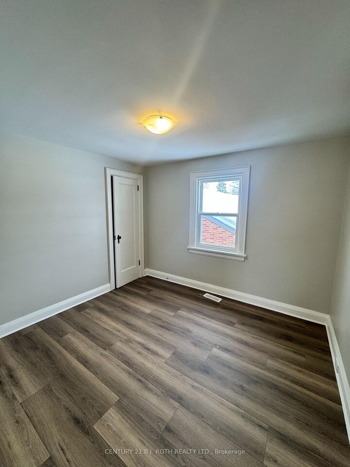 Photo de la propriété:  48 Drury Lane  ON L4M 3C8 