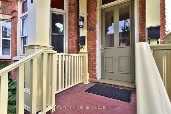 Photo de la propriété: 10 Zina Street Unit #2 ON L9W 1E1