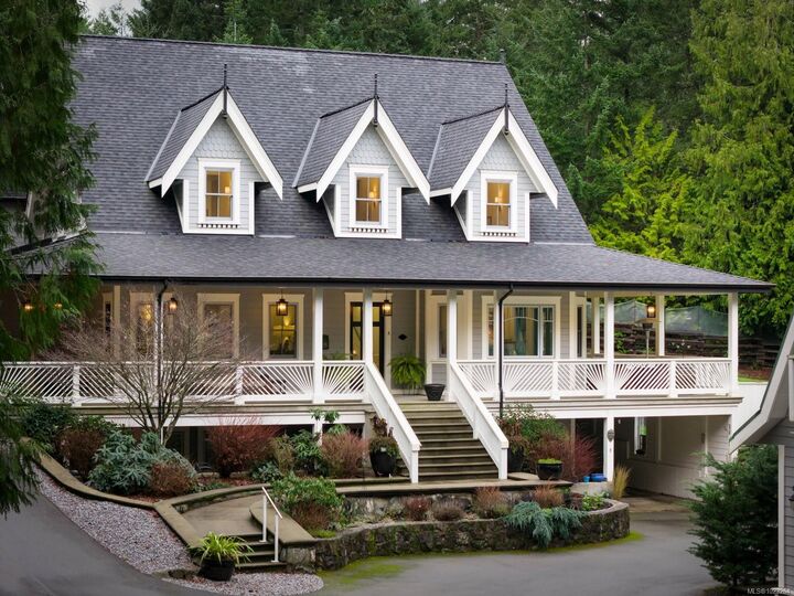 Property Photo: 643 Southwood Dr BC V9B 6R9