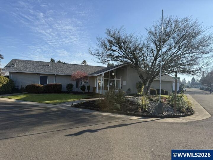 Property Photo: 194 Broadmore Av NE OR 97301