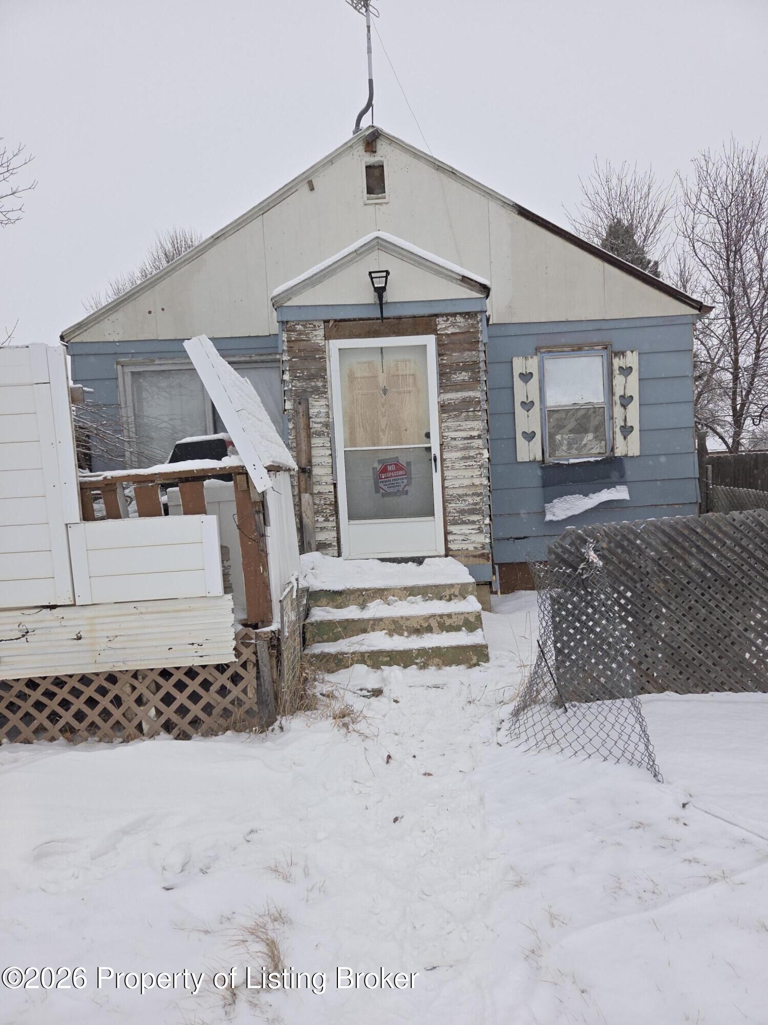 Property Photo: 904 Washington Avenue ND 58638