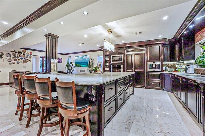 Property Photo:  172 Coventry Road  NY 10304 