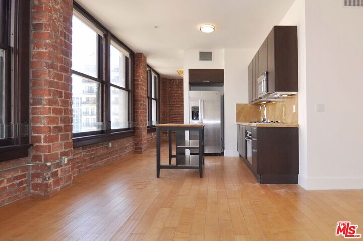 Property Photo:  460 S Spring St  CA 90013 