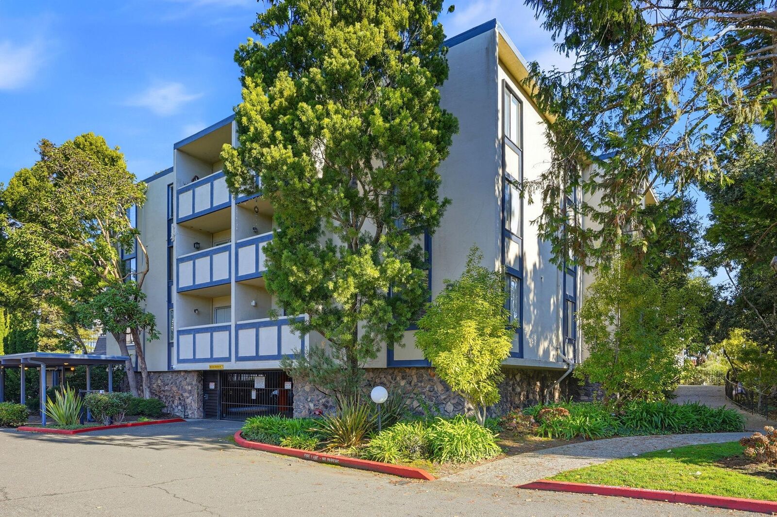 Property Photo: 955 Shorepoint Ct 110 CA 94501