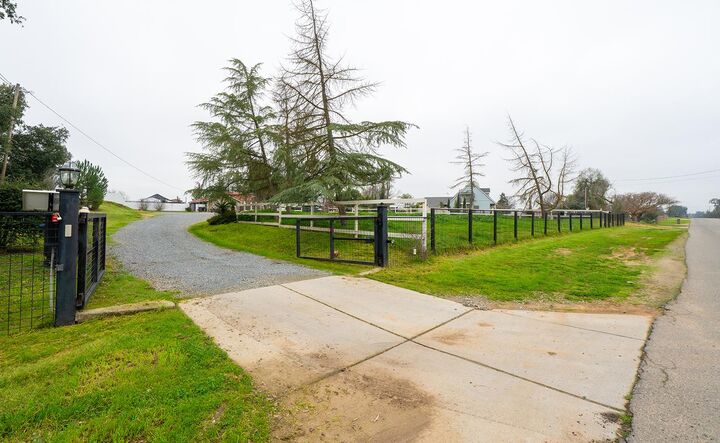 Property Photo: 31144 James Avenue CA 93636