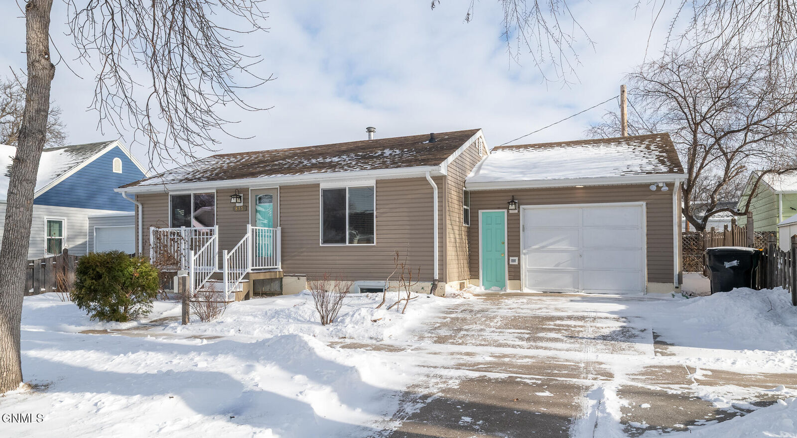 Property Photo:  815 11th Street N  ND 58501 