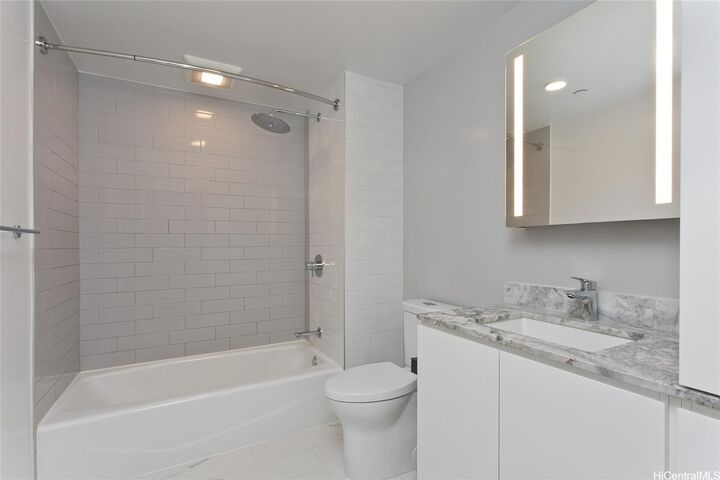 Property Photo:  987 Queen Street 1704  HI 96814 