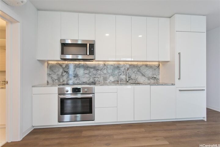 Property Photo:  987 Queen Street 1704  HI 96814 