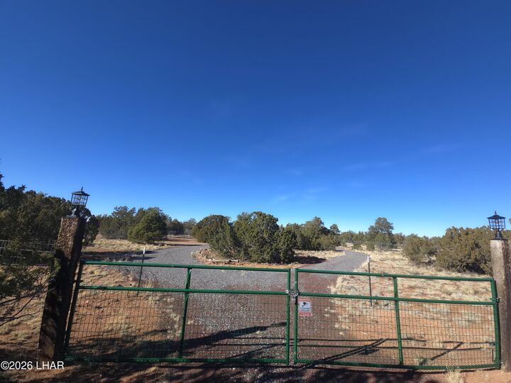 Property Photo: 3580 S Noble Dr AZ 86046