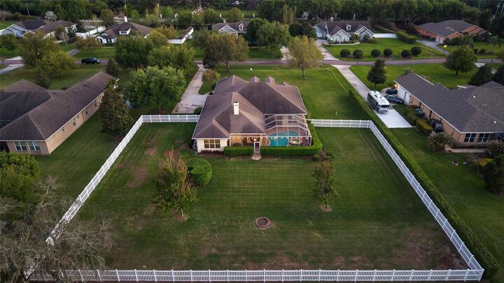 Property Photo:  7709 Kenia Meadows Lane  FL 33556 