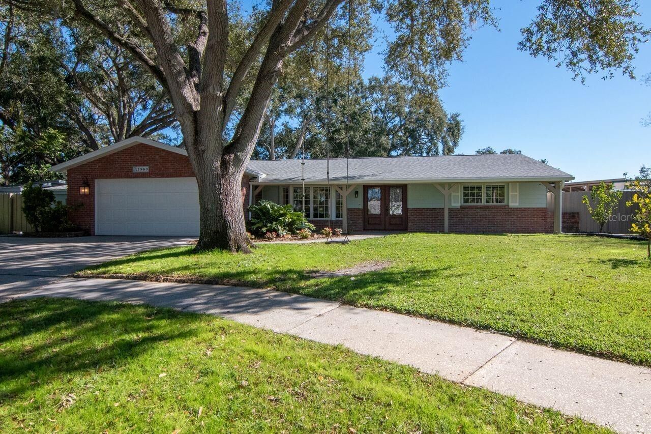 Property Photo:  1960 Blue Heron Way  FL 34683 