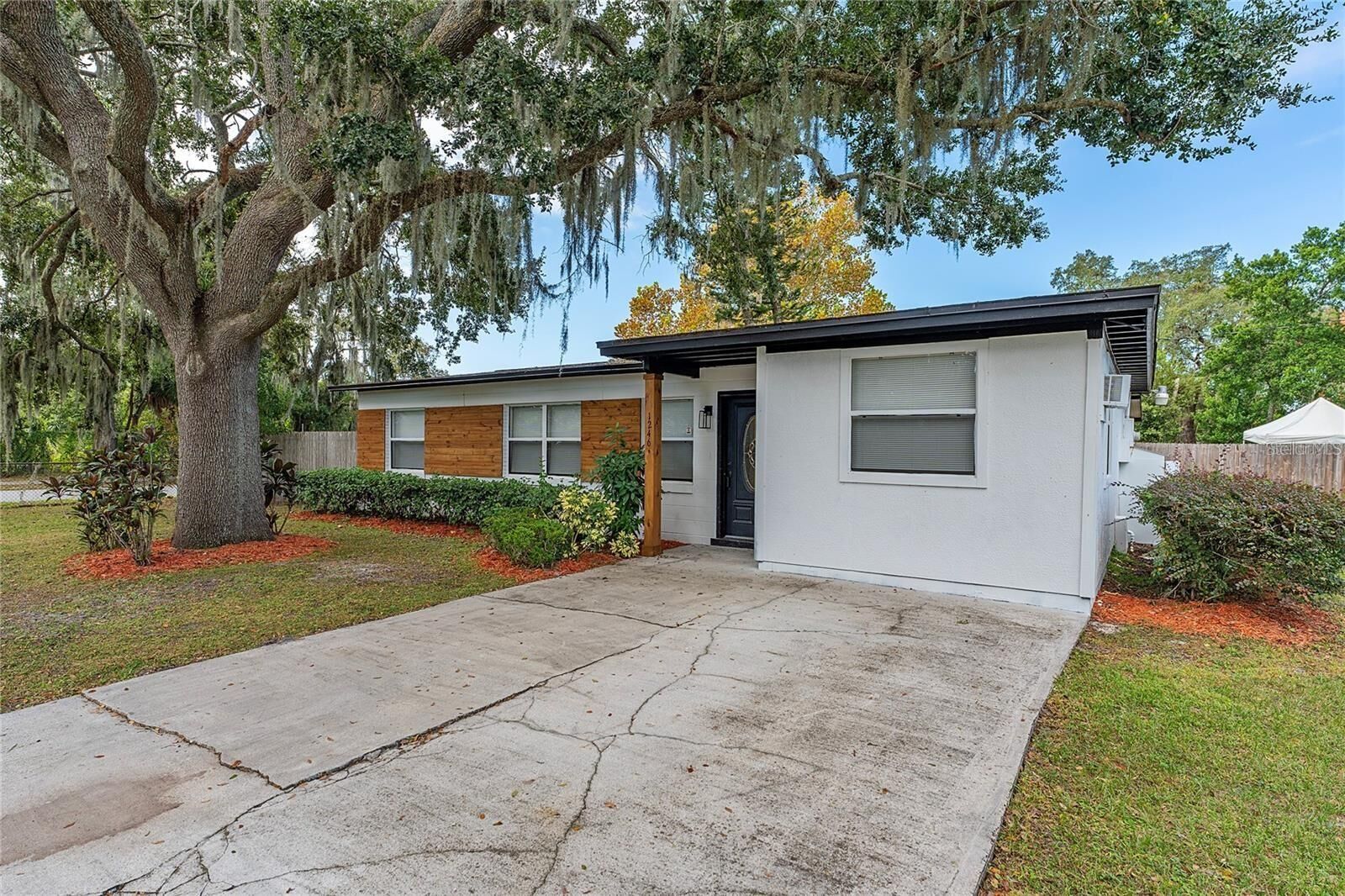 Property Photo:  1246 S Oleander Street  FL 32750 