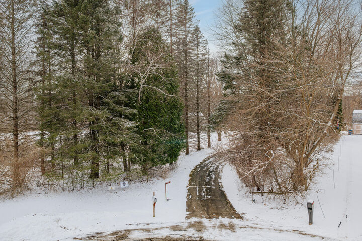 Property Photo:  707 Kimberly Ct  WI 53024 