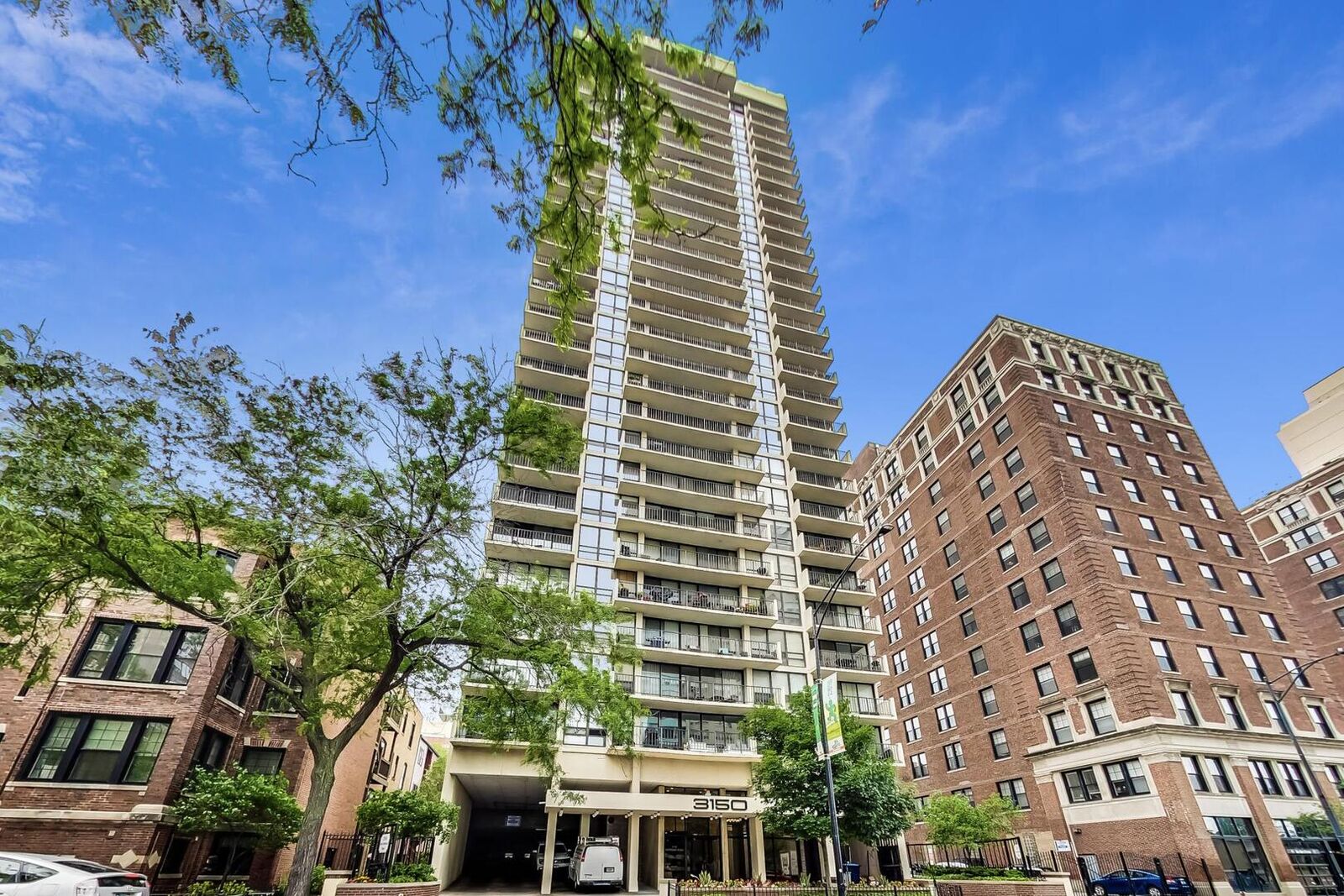 Property Photo:  3150 N Sheridan Road 4B  IL 60657 